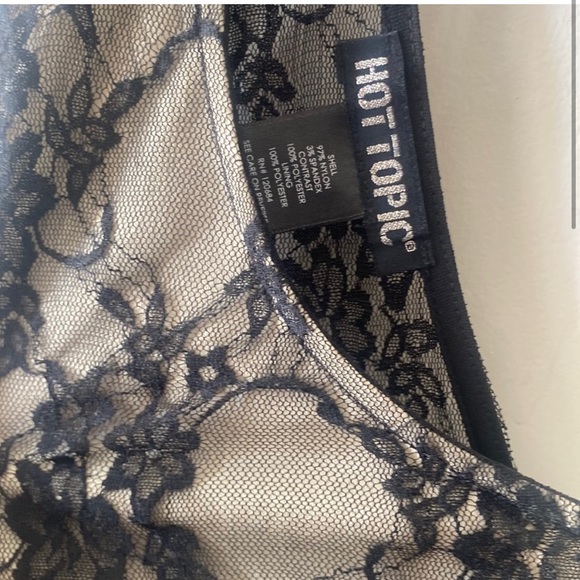 Hot Topic beautiful double tier dress w lace bodice and 3/4 length sleeves! NWOT - Picture 3 of 4